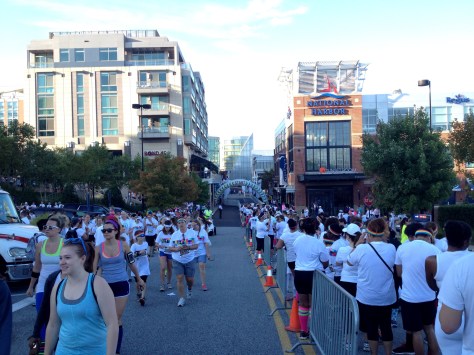 So many runners at the Color Run! 
